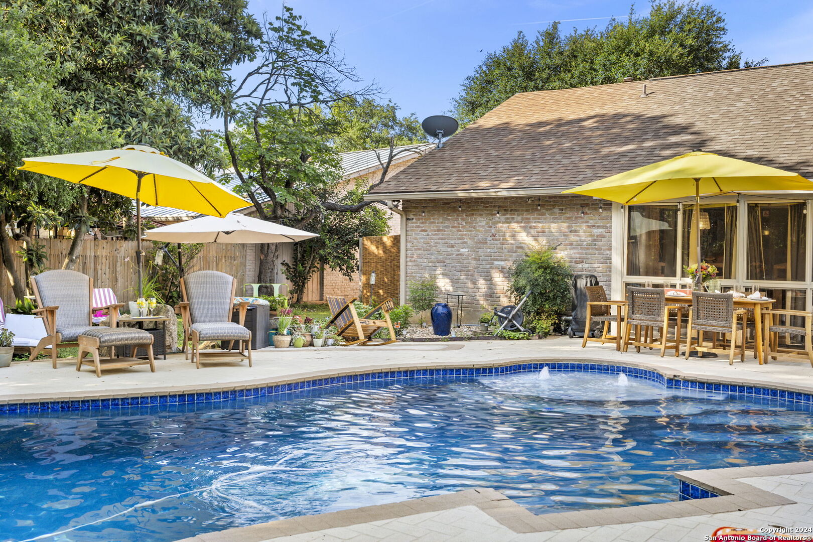 3762 HUNTERS CIR