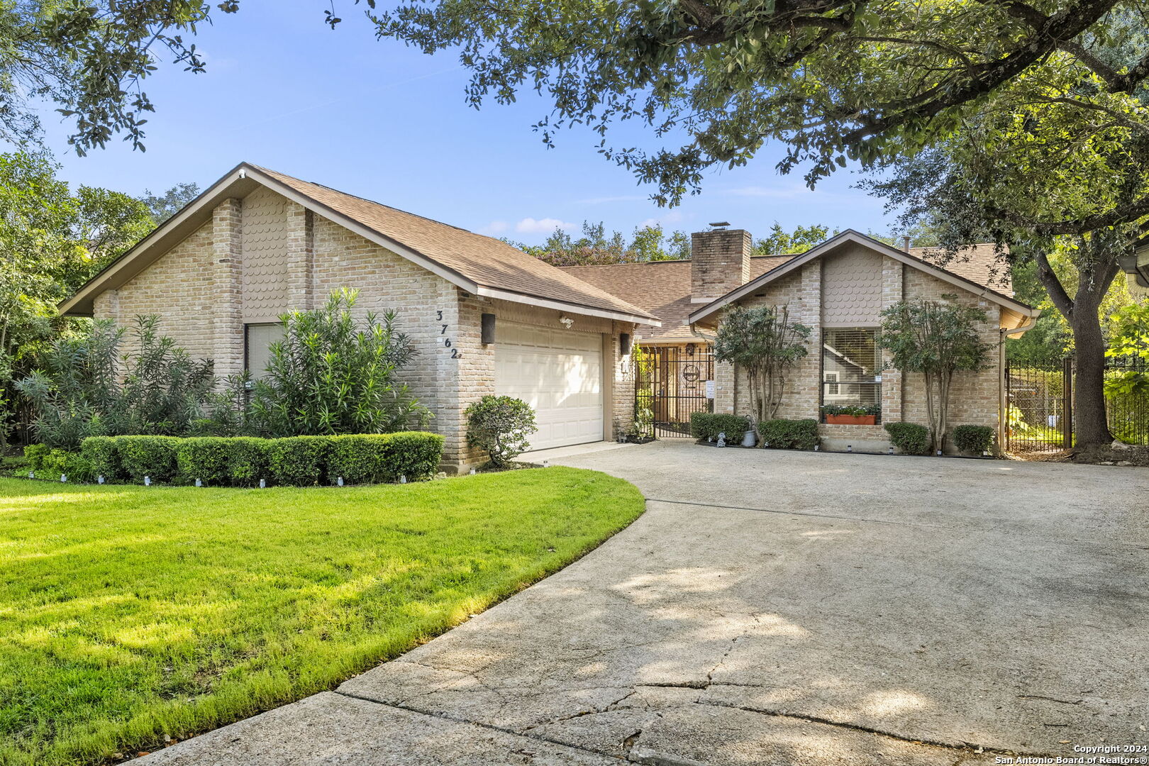 3762 HUNTERS CIR