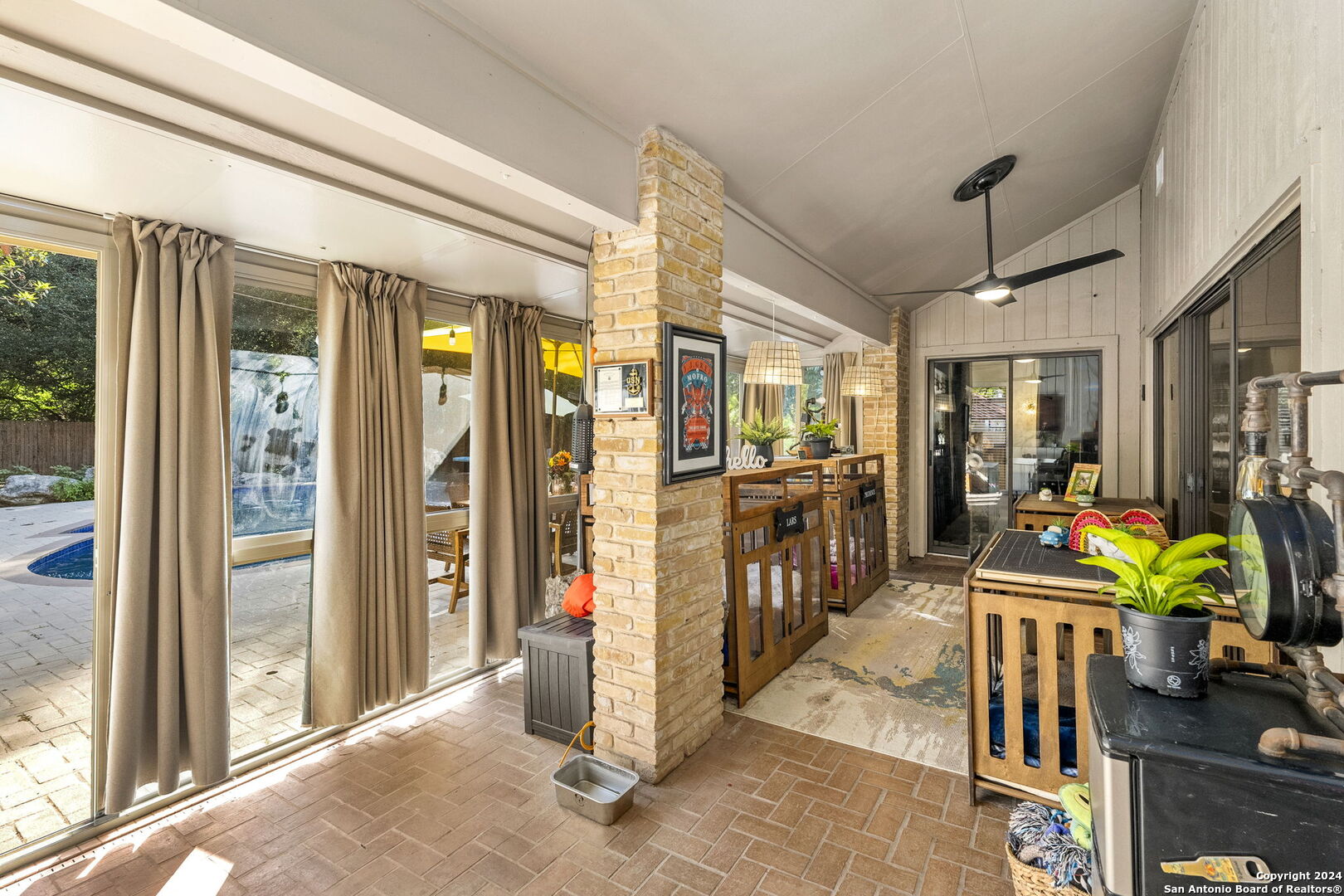 3762 HUNTERS CIR