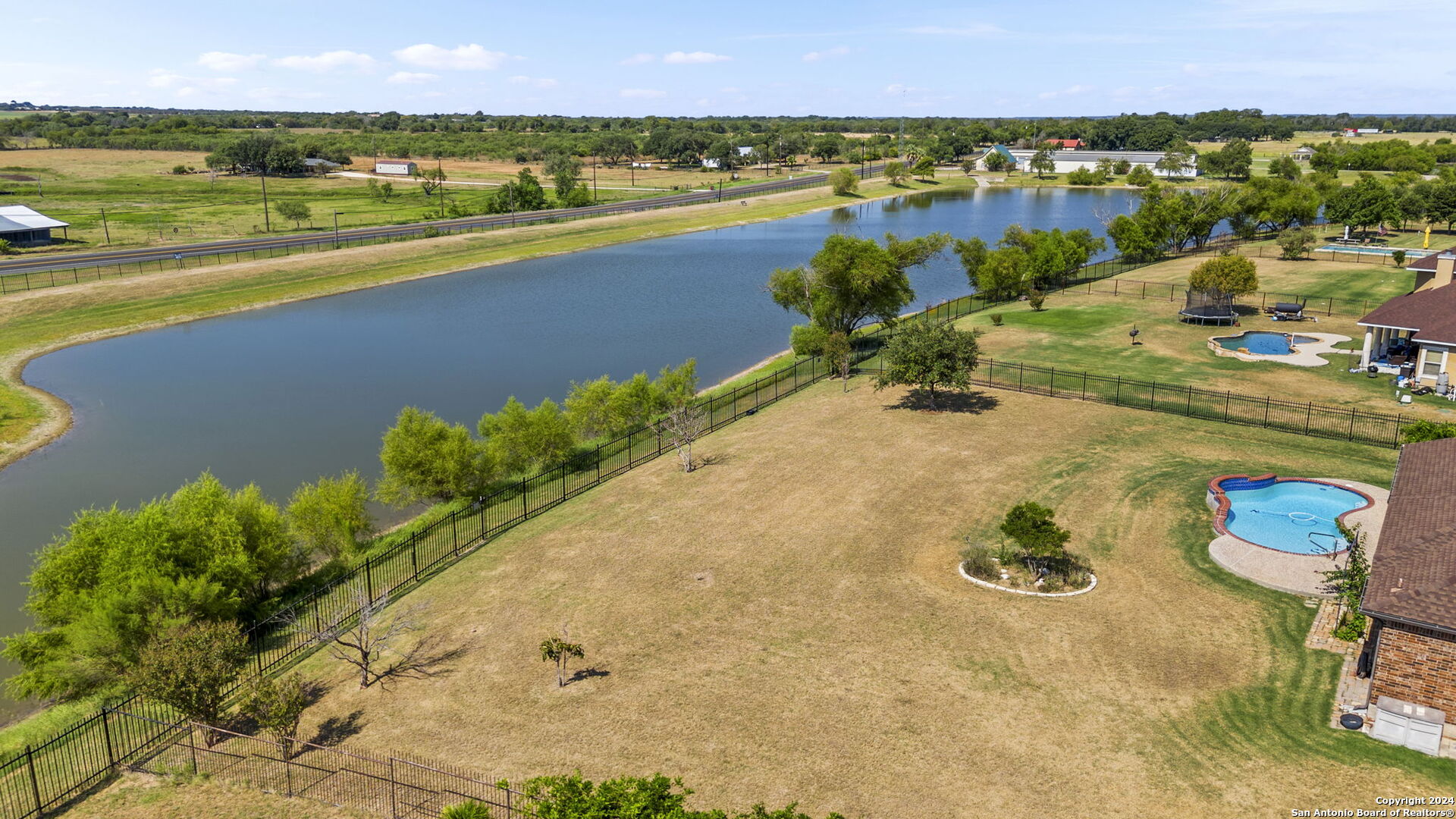 15914 Lake Shore Dr