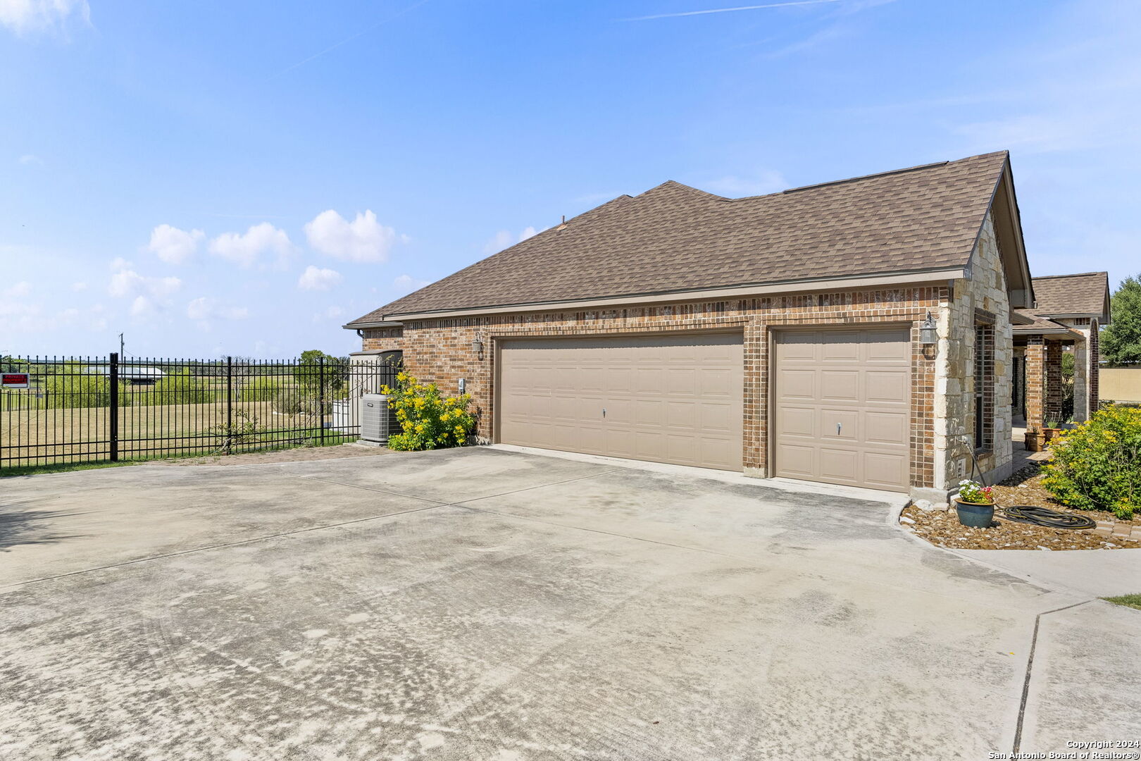 15914 Lake Shore Dr