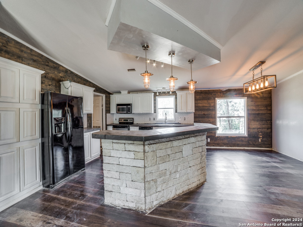 327 W G EDWARDS LN