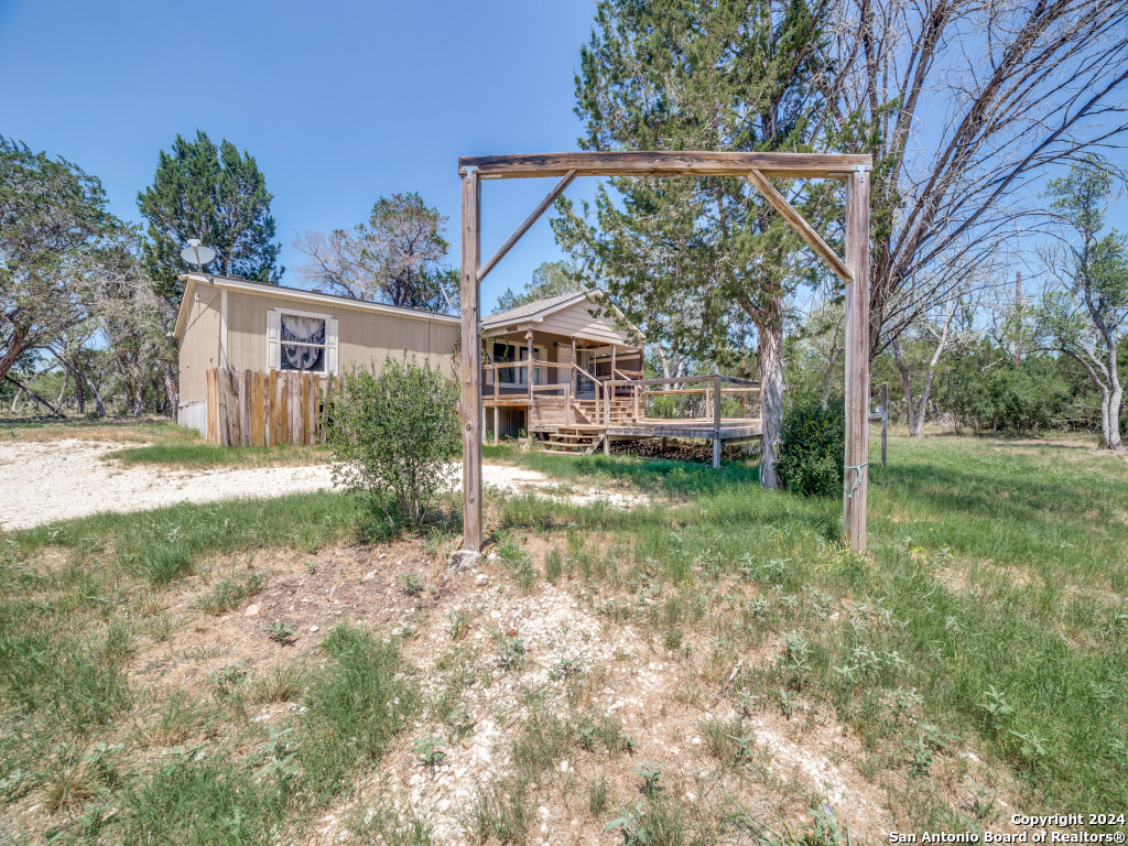 327 W G EDWARDS LN