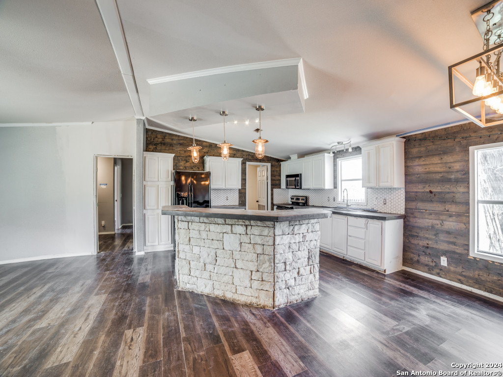 327 W G EDWARDS LN