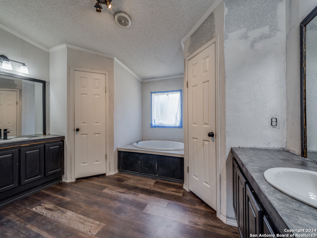 327 W G EDWARDS LN