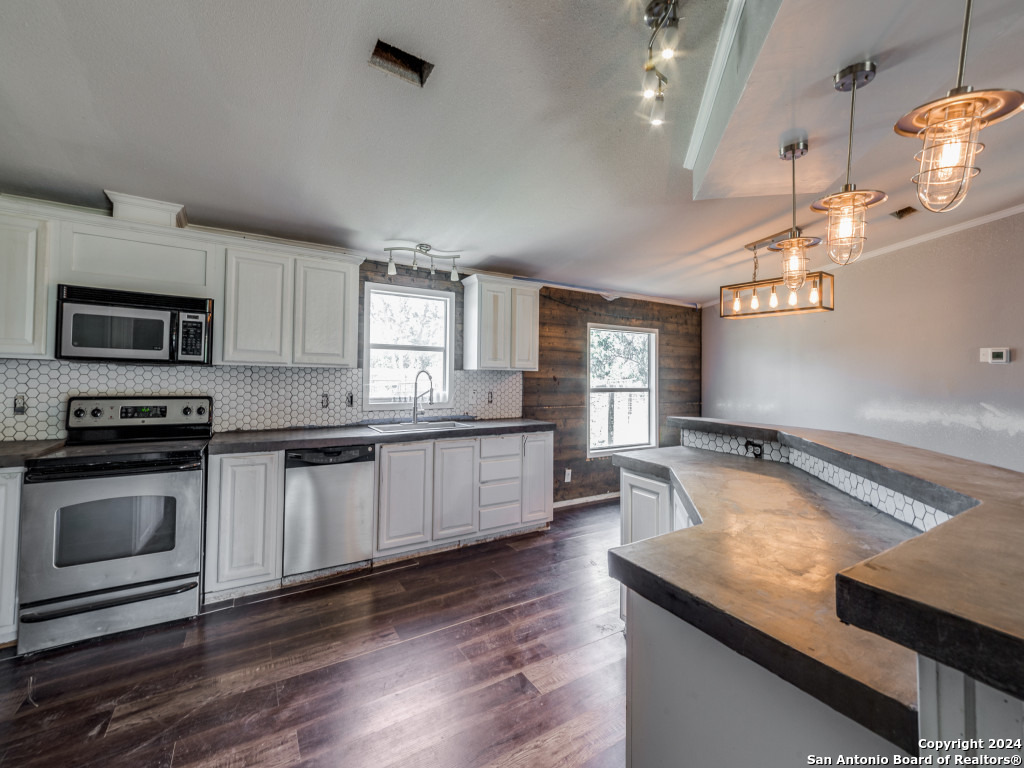 327 W G EDWARDS LN