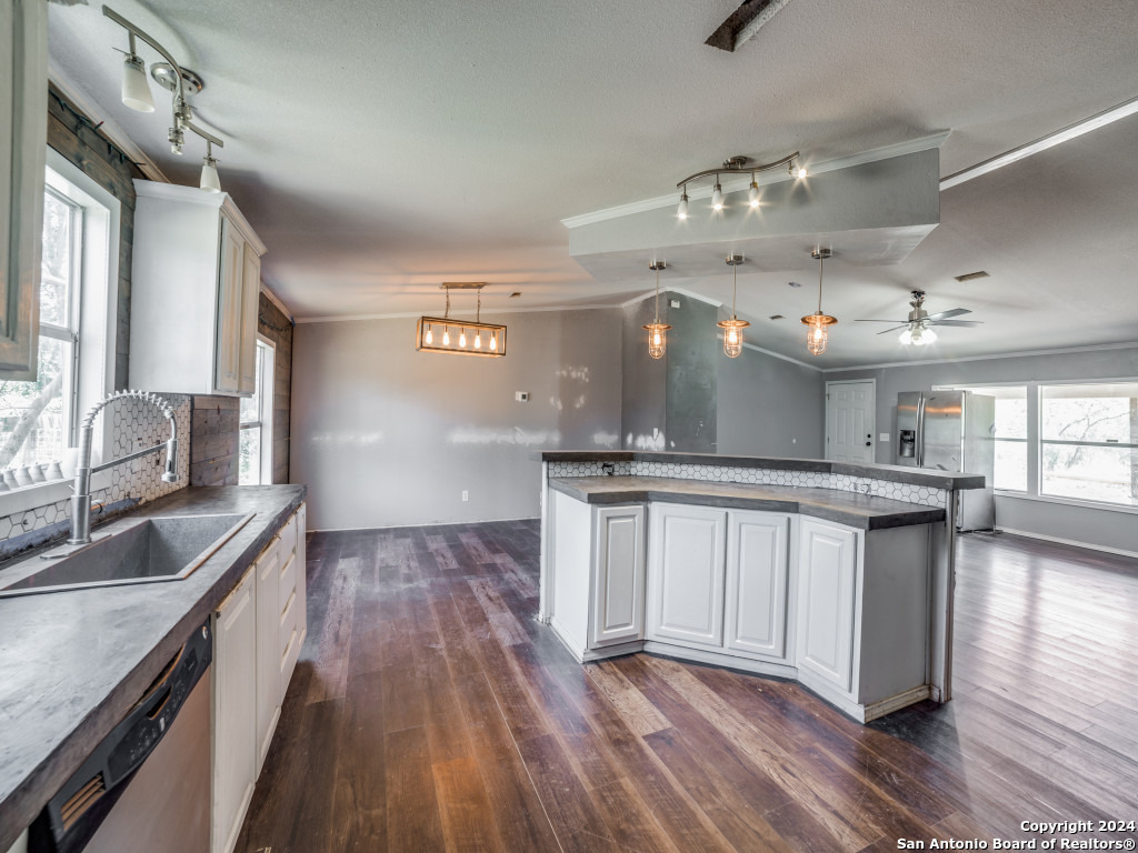 327 W G EDWARDS LN