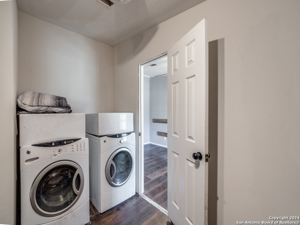 327 W G EDWARDS LN