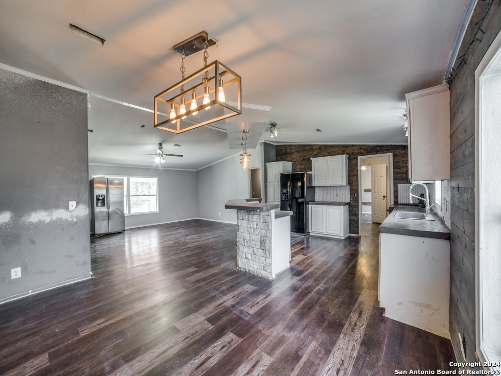 327 W G EDWARDS LN