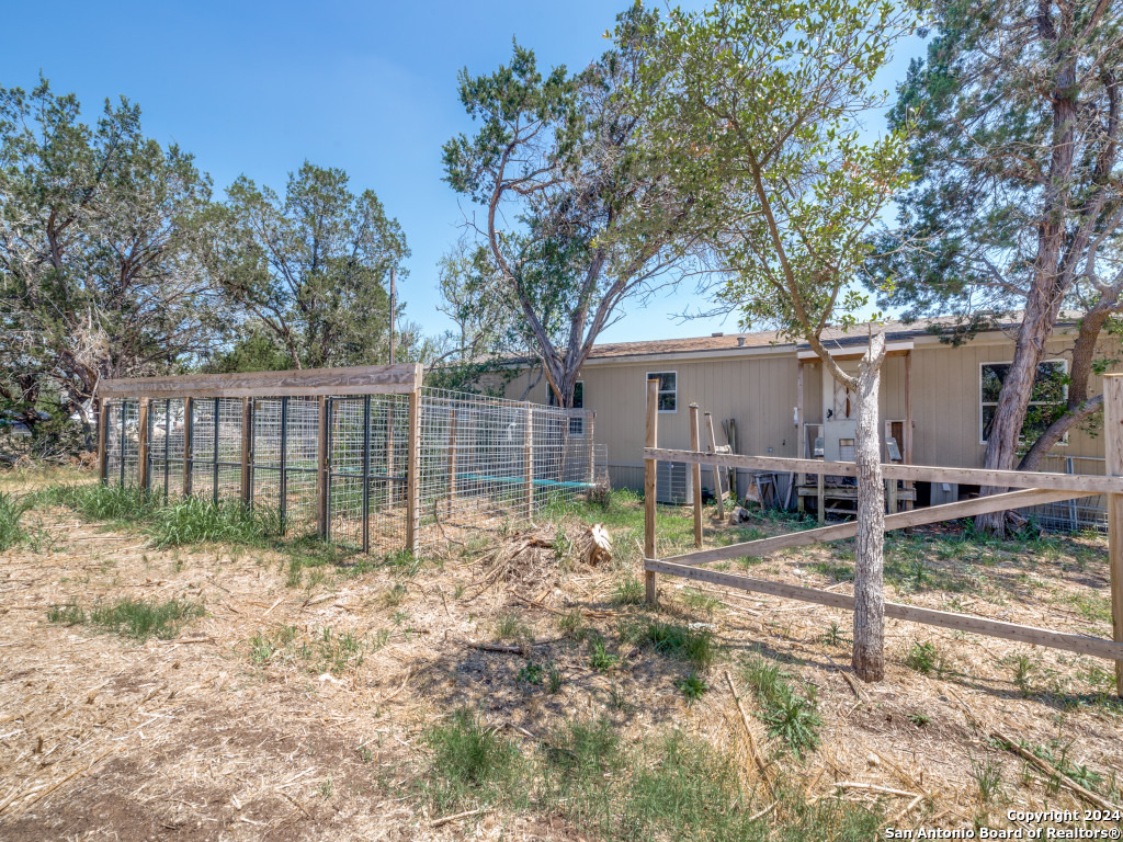 327 W G EDWARDS LN
