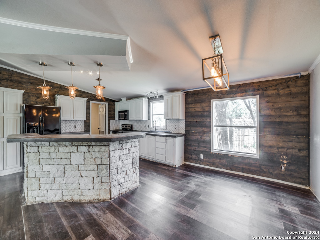 327 W G EDWARDS LN