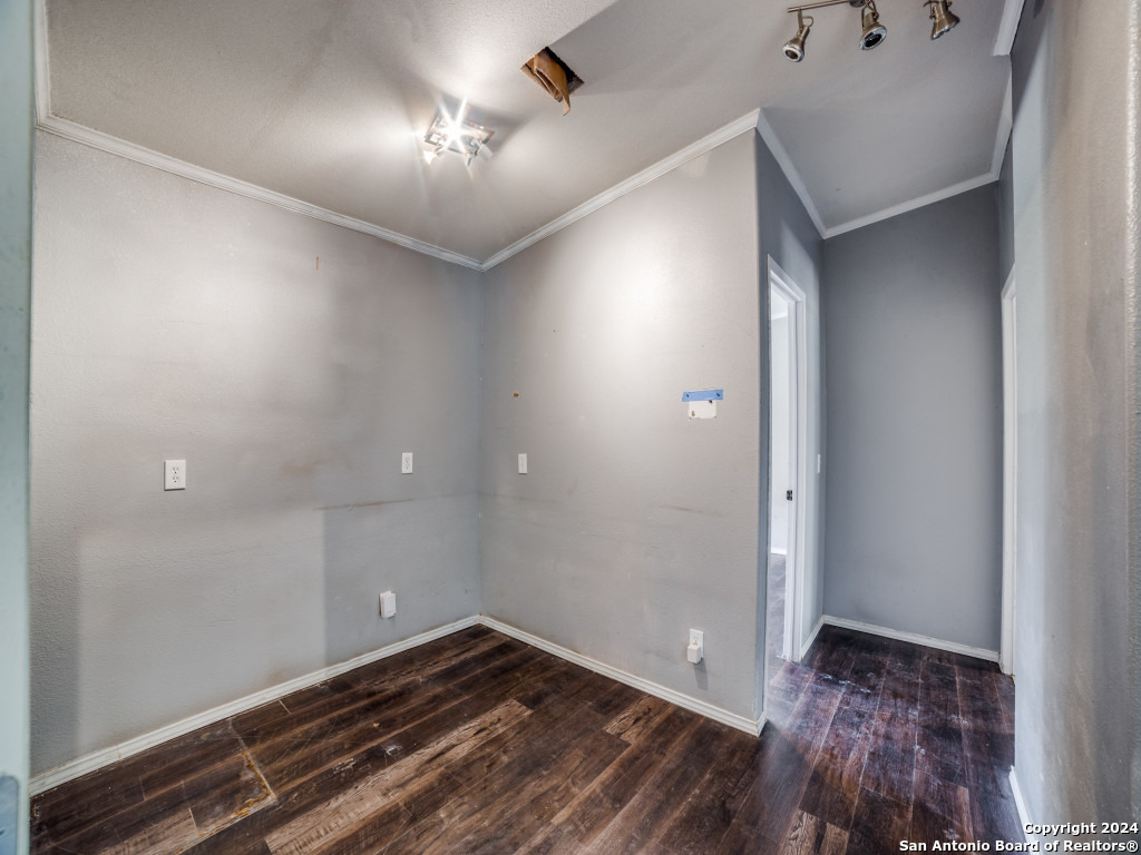 327 W G EDWARDS LN
