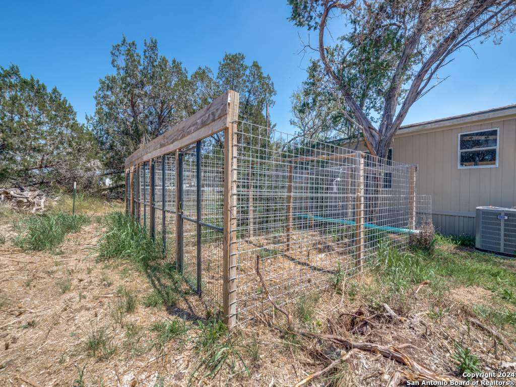 327 W G EDWARDS LN