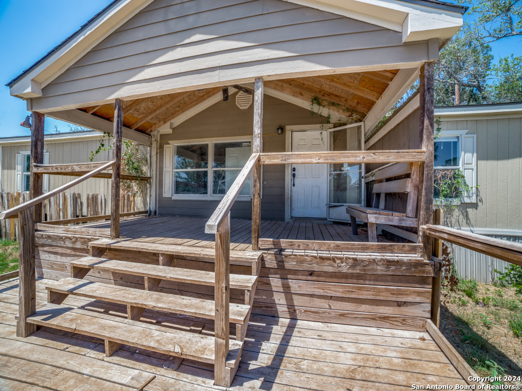 327 W G EDWARDS LN