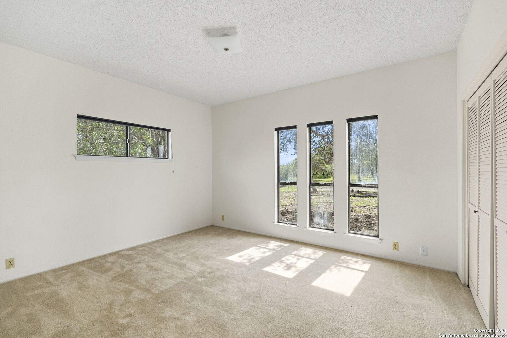 120 ROUNDUP DR