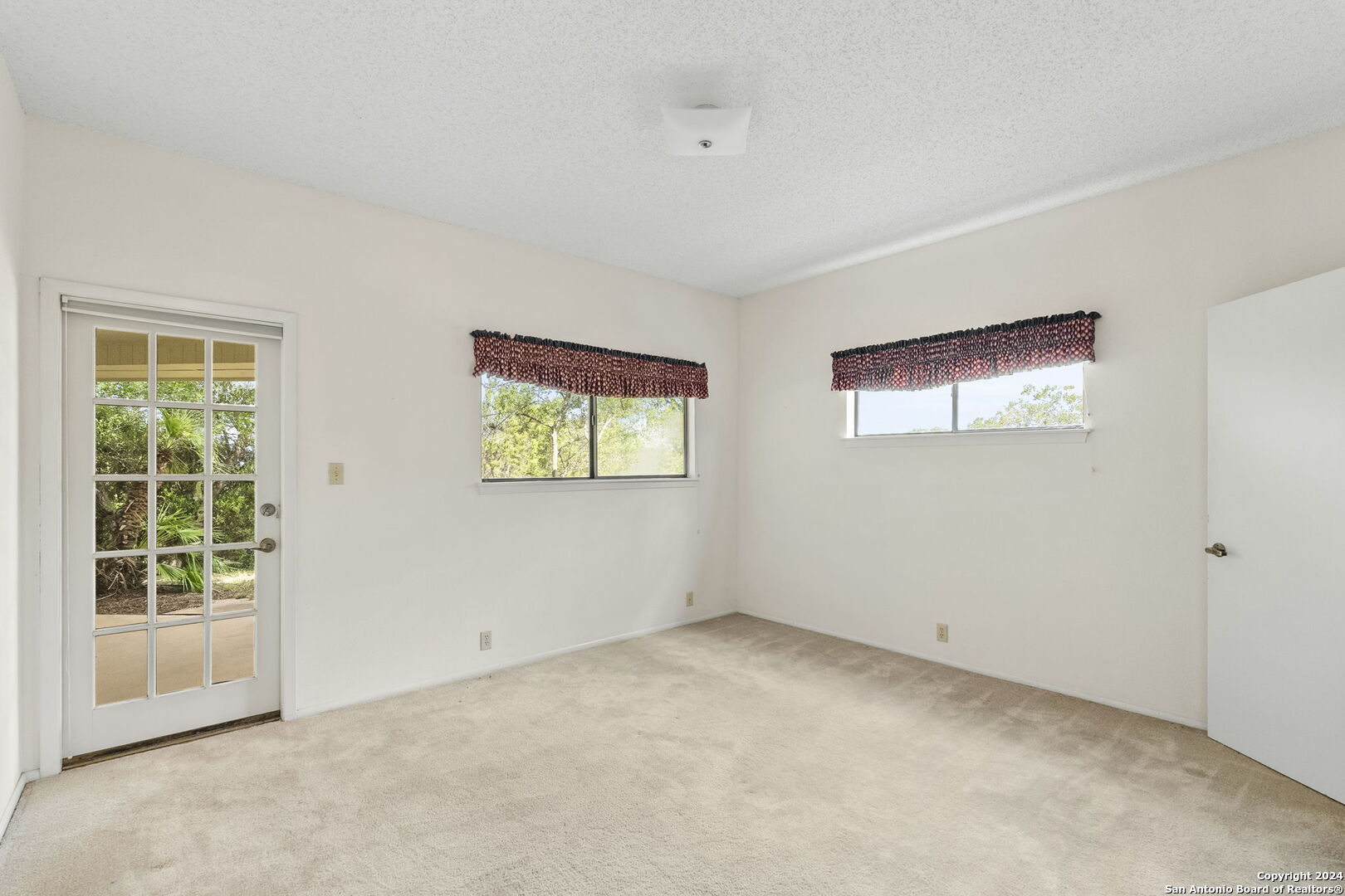 120 ROUNDUP DR