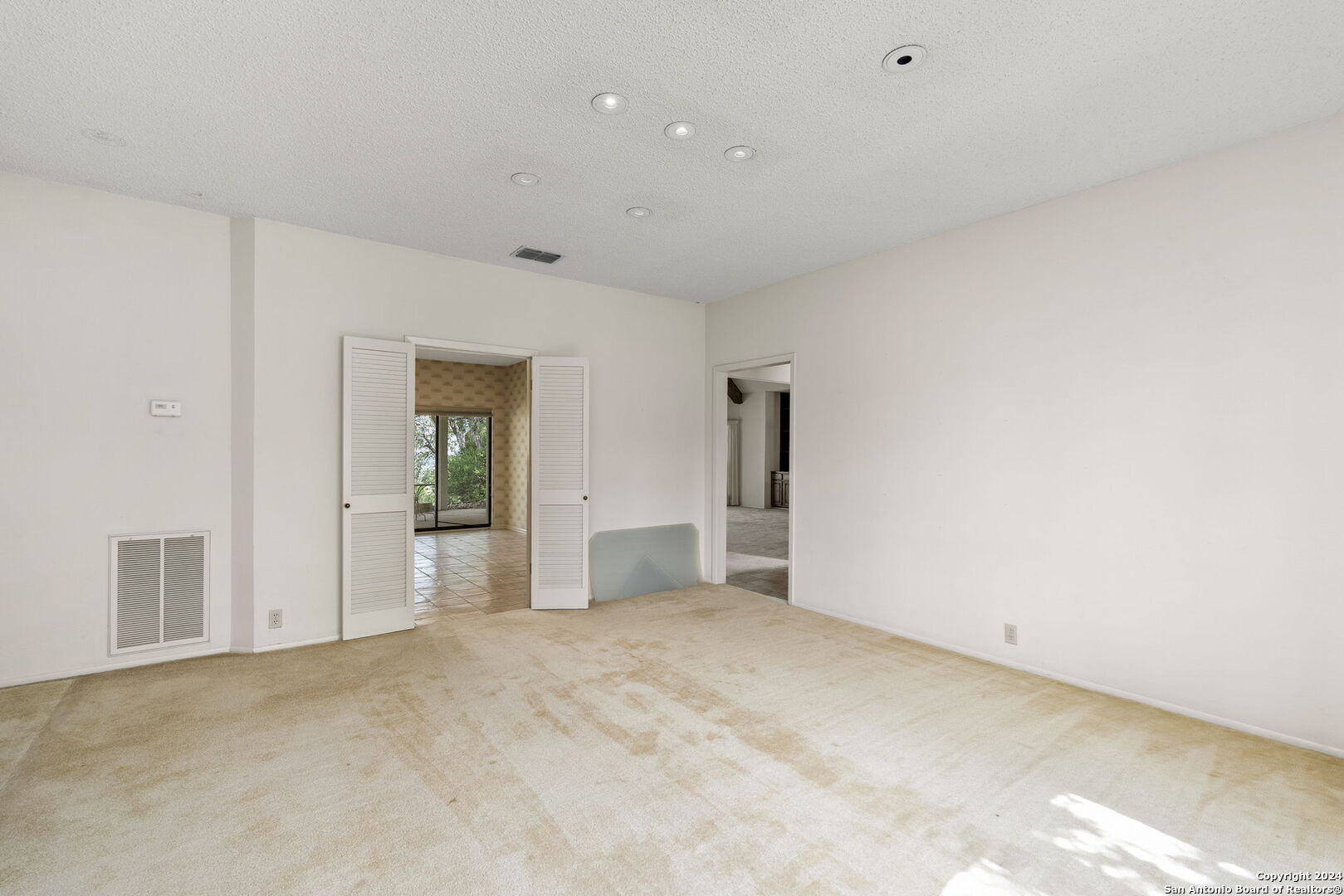 120 ROUNDUP DR