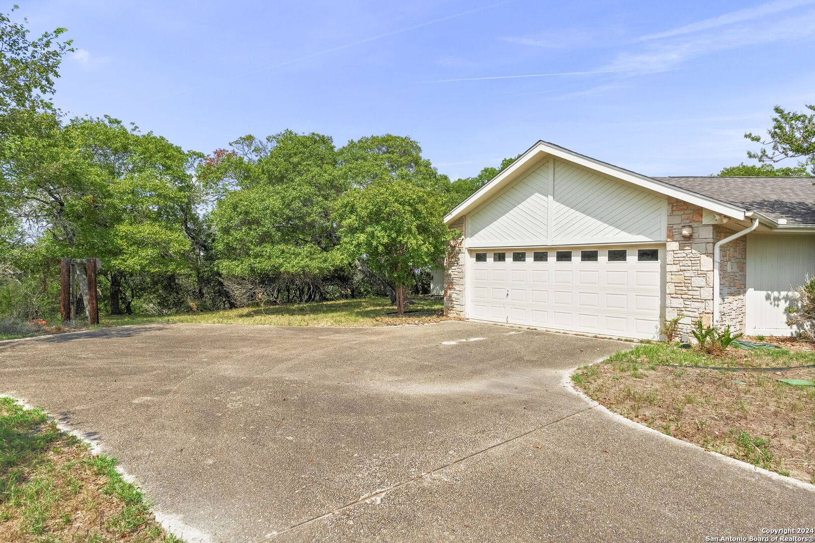120 ROUNDUP DR
