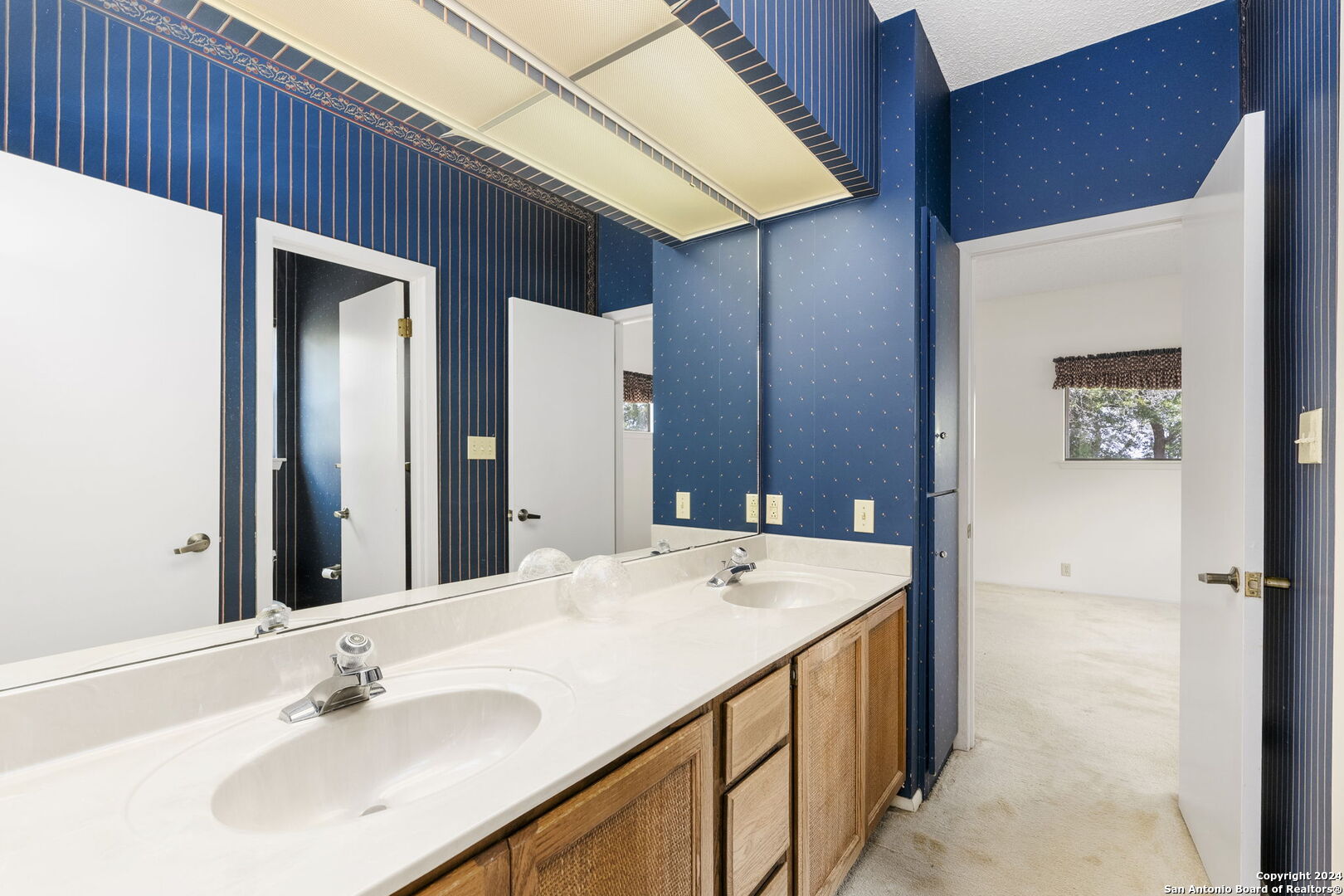 120 ROUNDUP DR