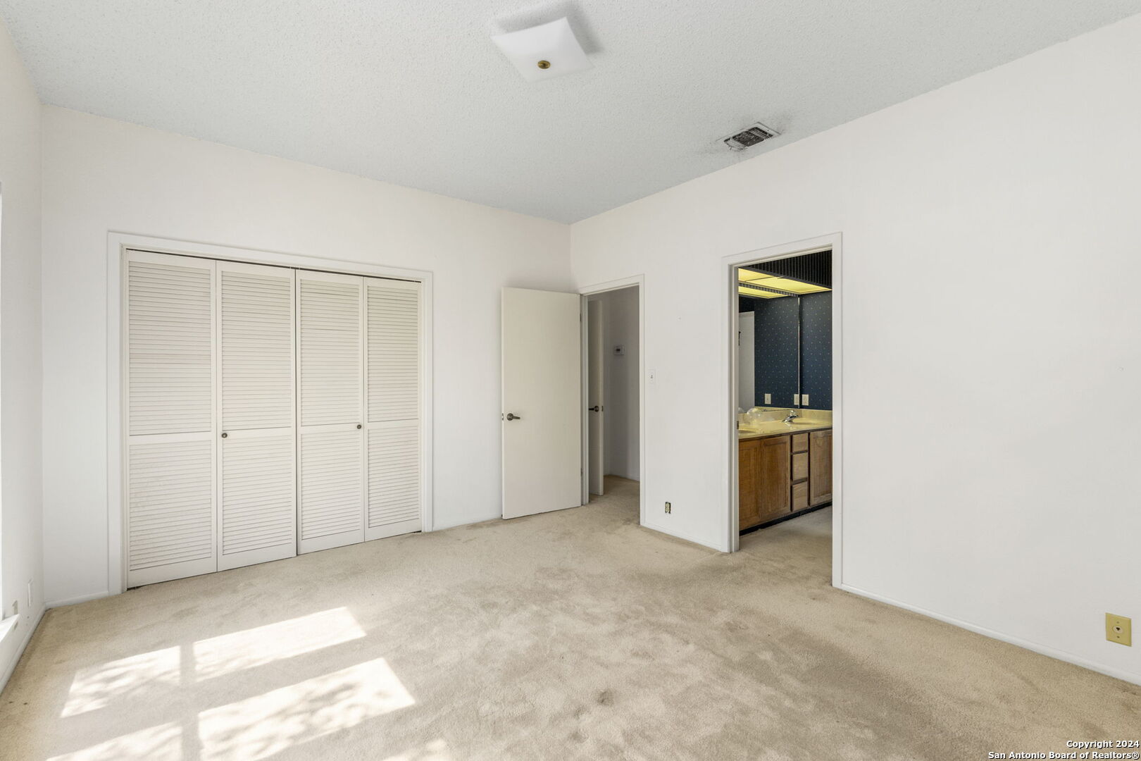 120 ROUNDUP DR