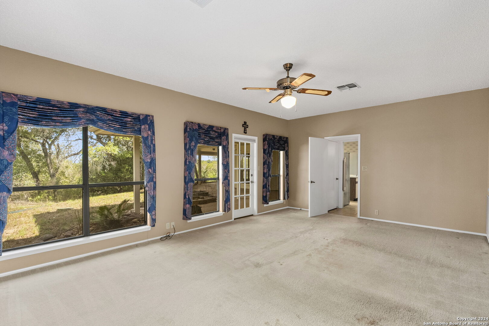 120 ROUNDUP DR