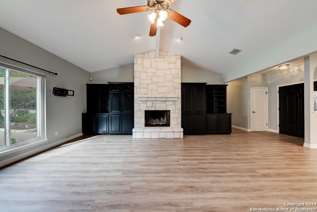 172 LAKE FRONT DR