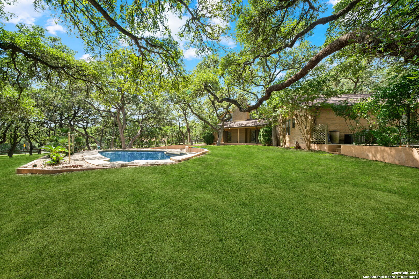 8136 RIDGE NORTH DR