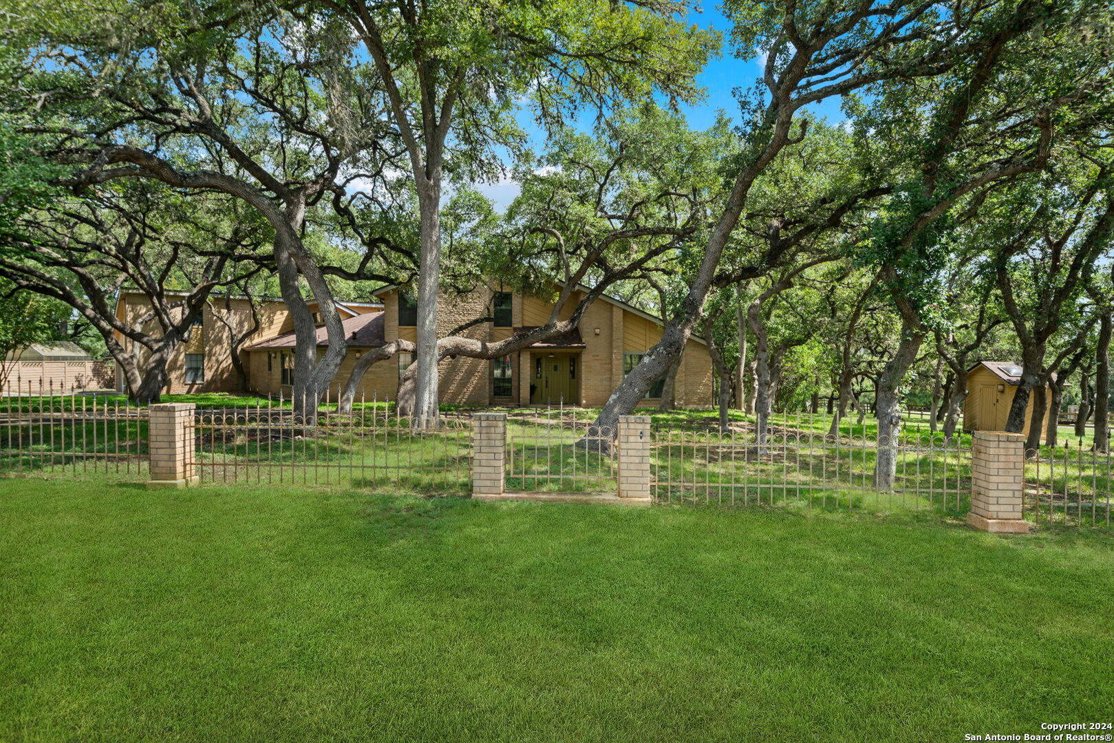 8136 RIDGE NORTH DR