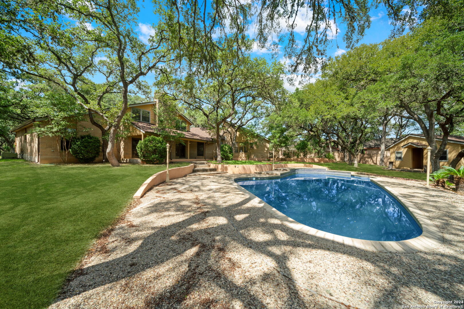 8136 RIDGE NORTH DR