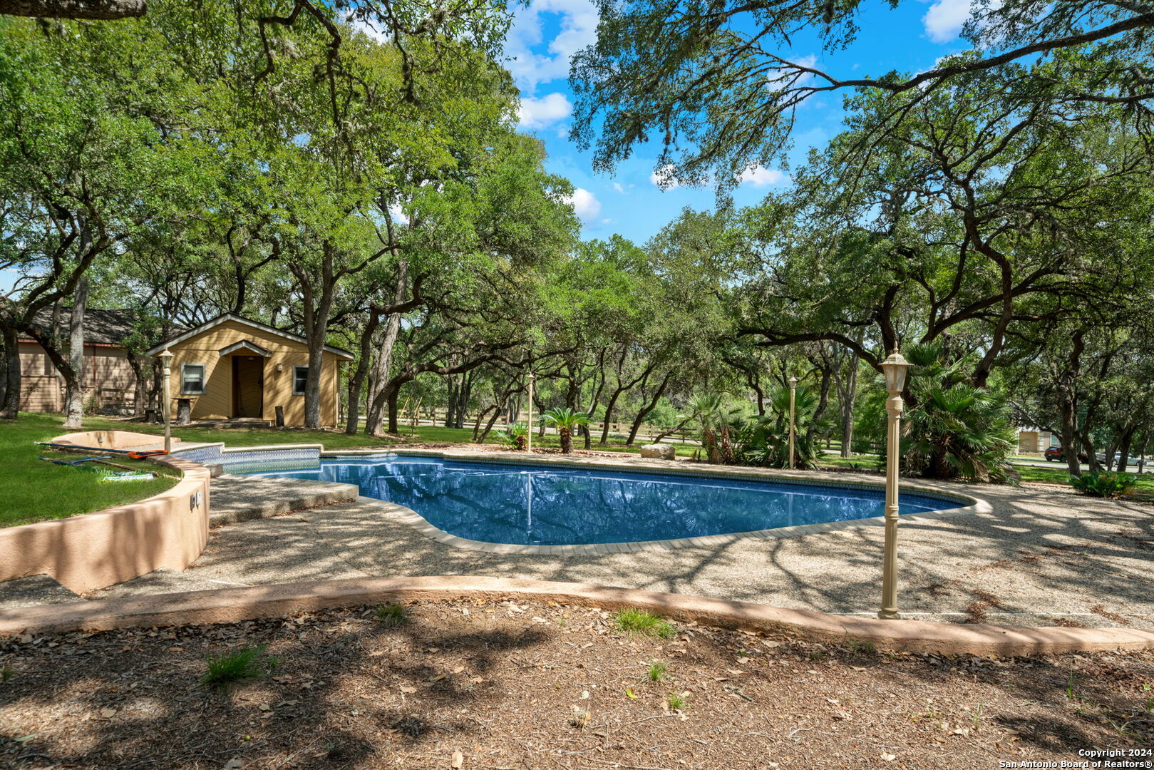 8136 RIDGE NORTH DR