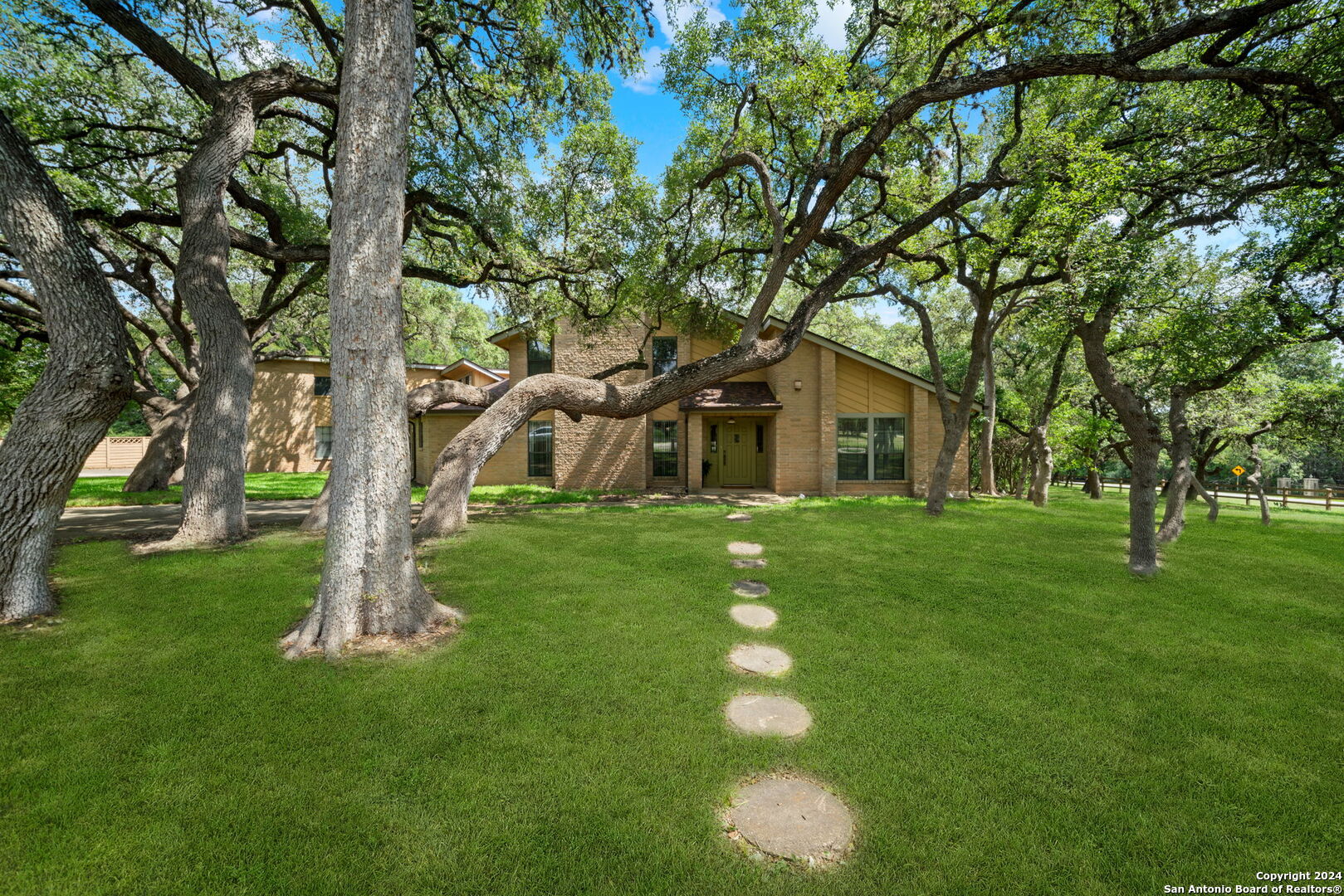 8136 RIDGE NORTH DR