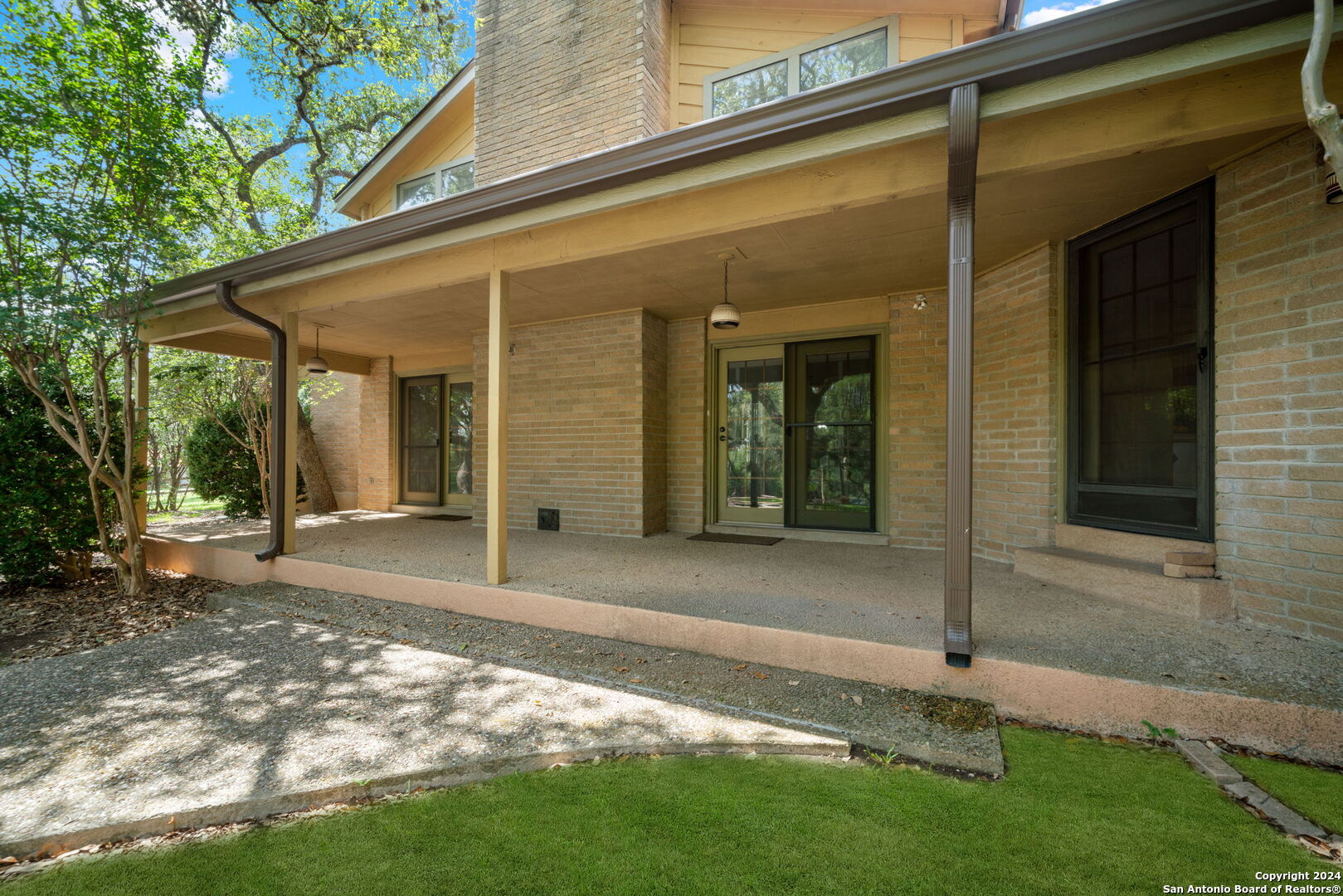 8136 RIDGE NORTH DR