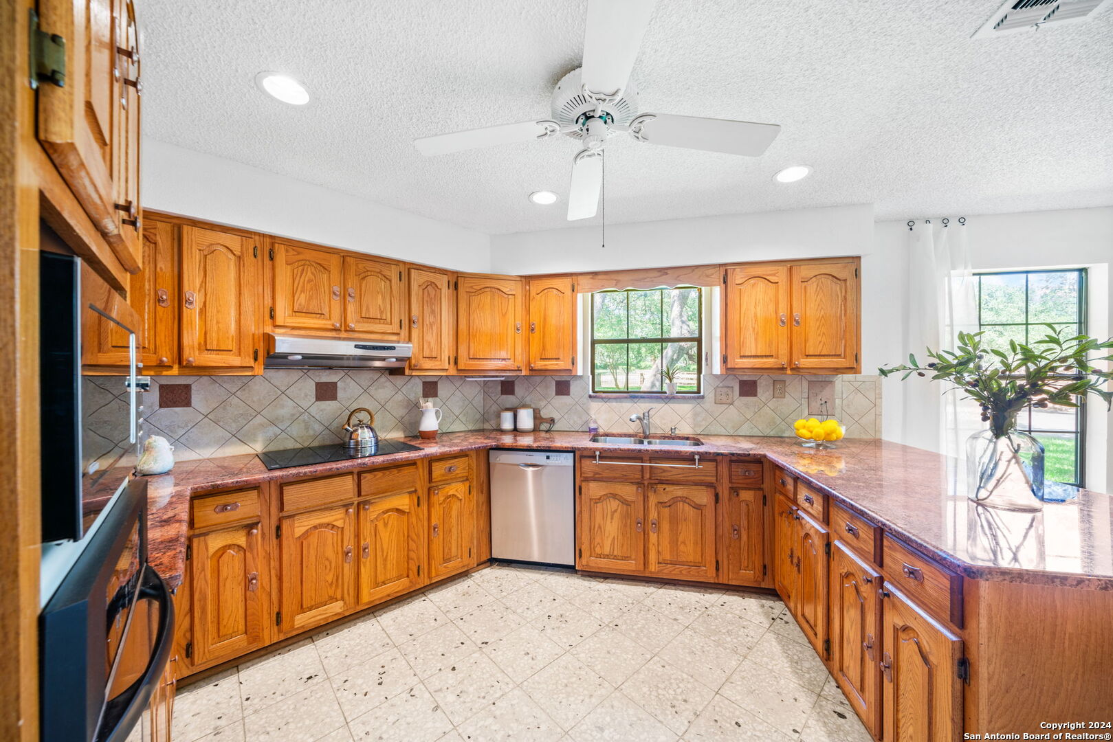 8136 RIDGE NORTH DR