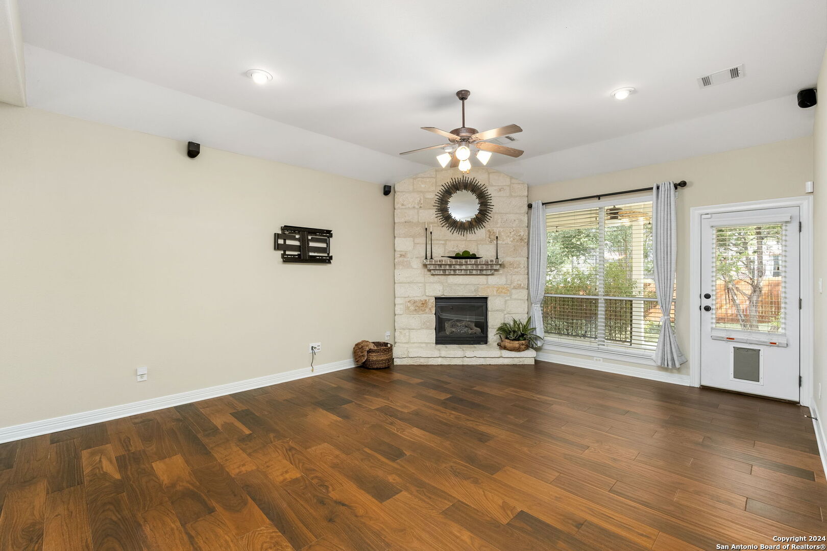 18730 MILLHOLLOW