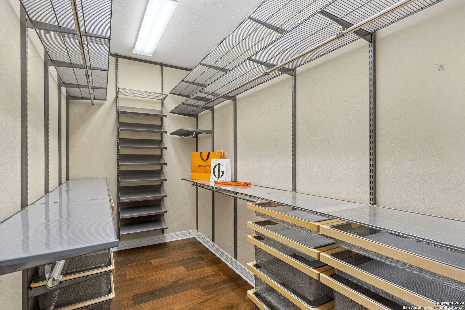 18730 MILLHOLLOW