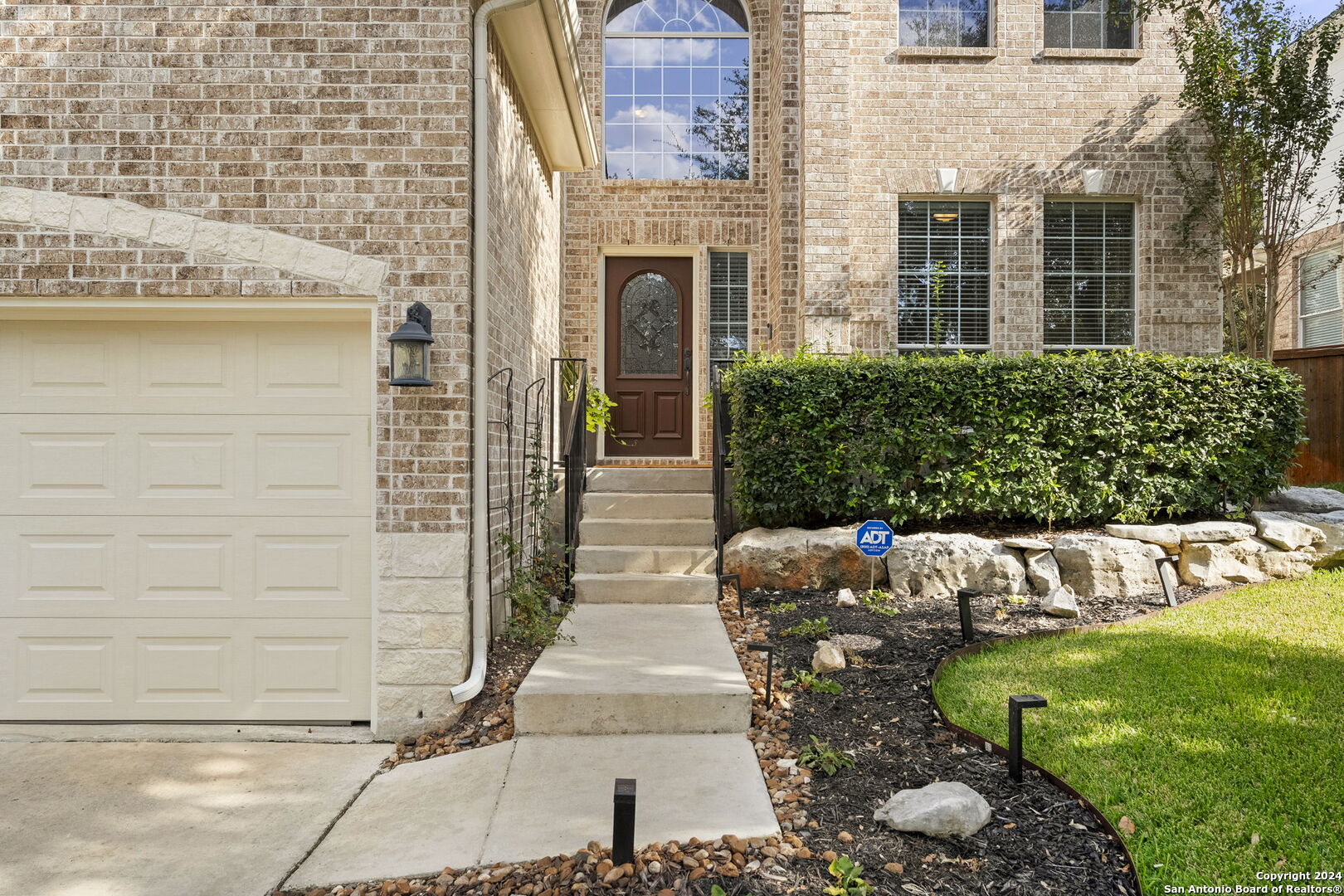 18730 MILLHOLLOW