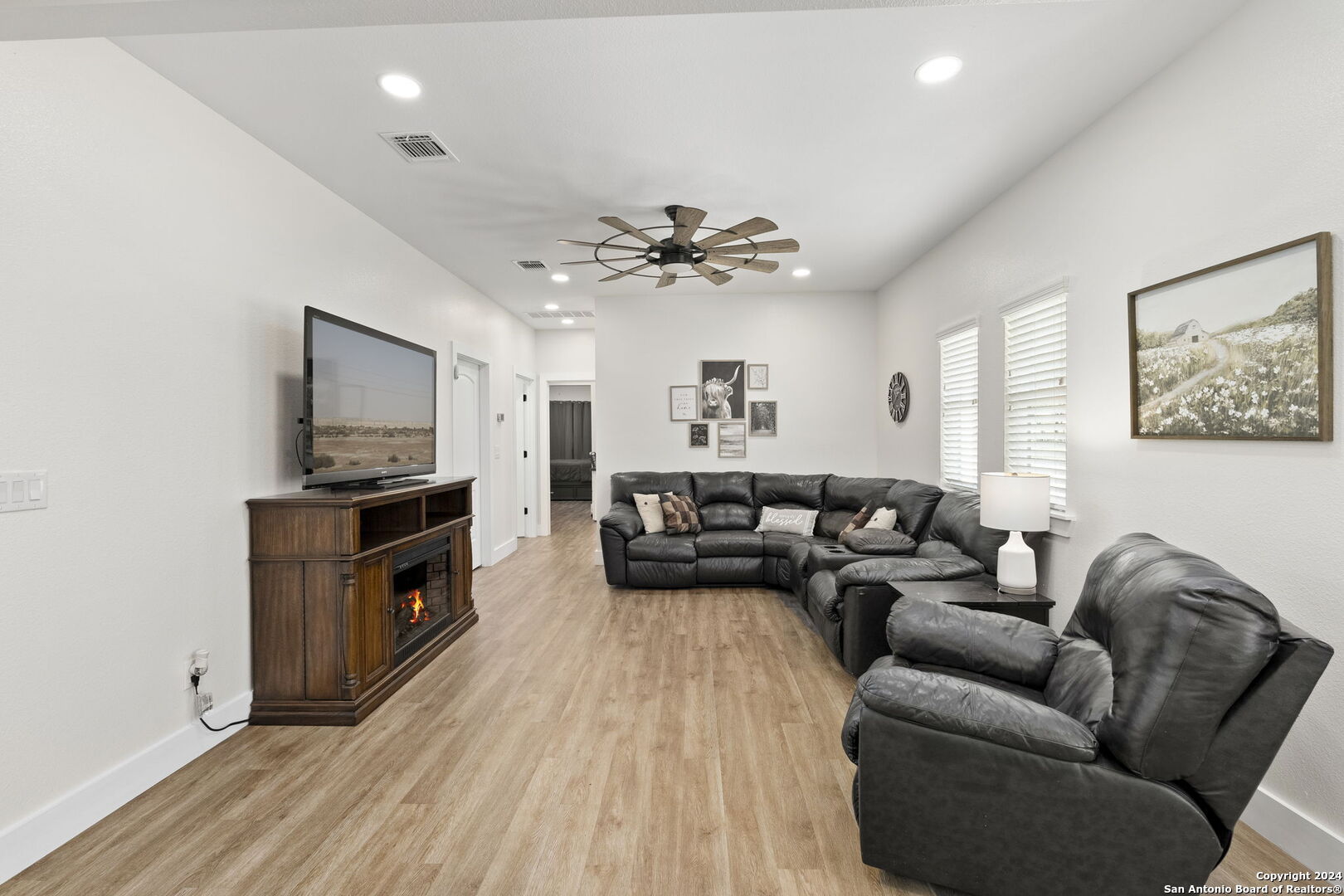 2541 OTTER WAY