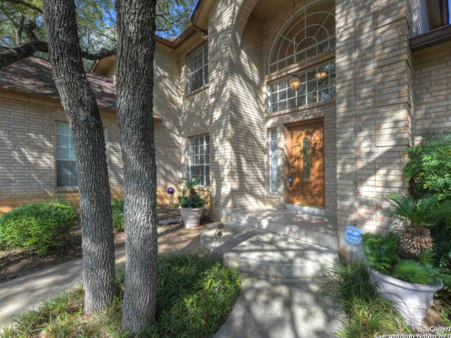 1304 BIRCHWOOD CIR