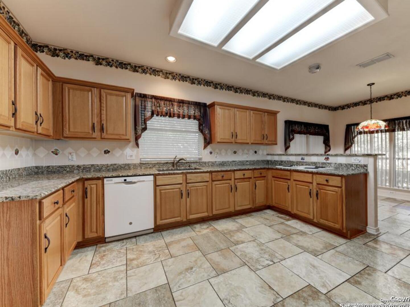 1304 BIRCHWOOD CIR