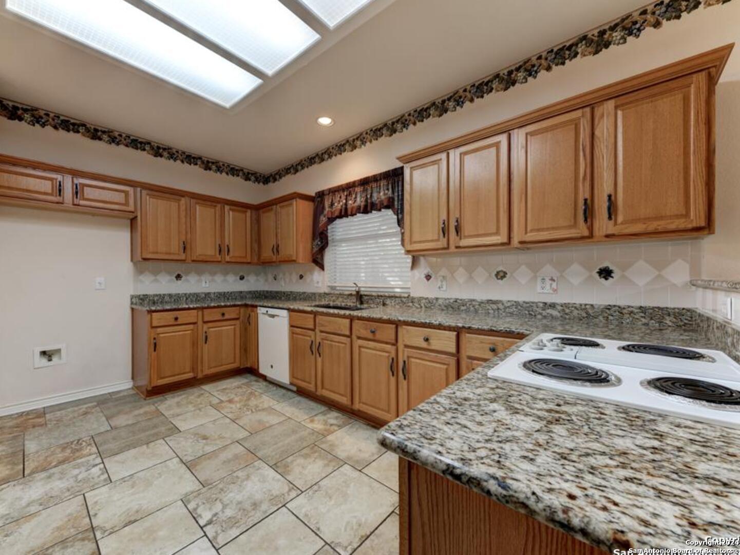 1304 BIRCHWOOD CIR