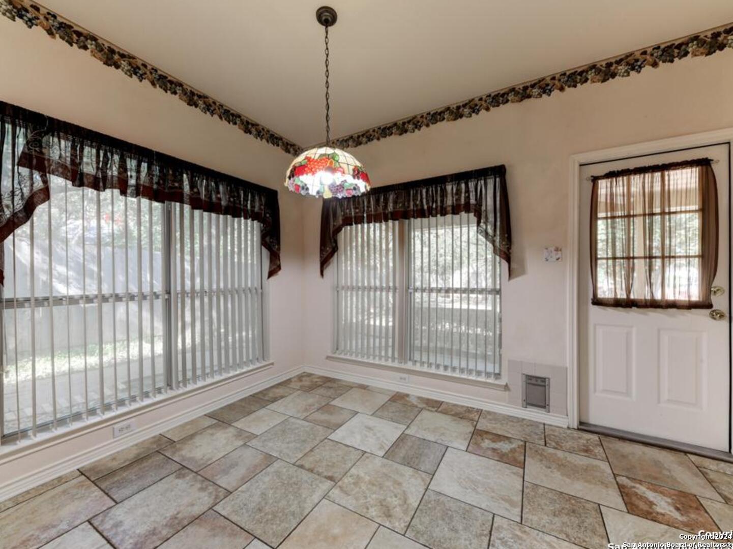 1304 BIRCHWOOD CIR