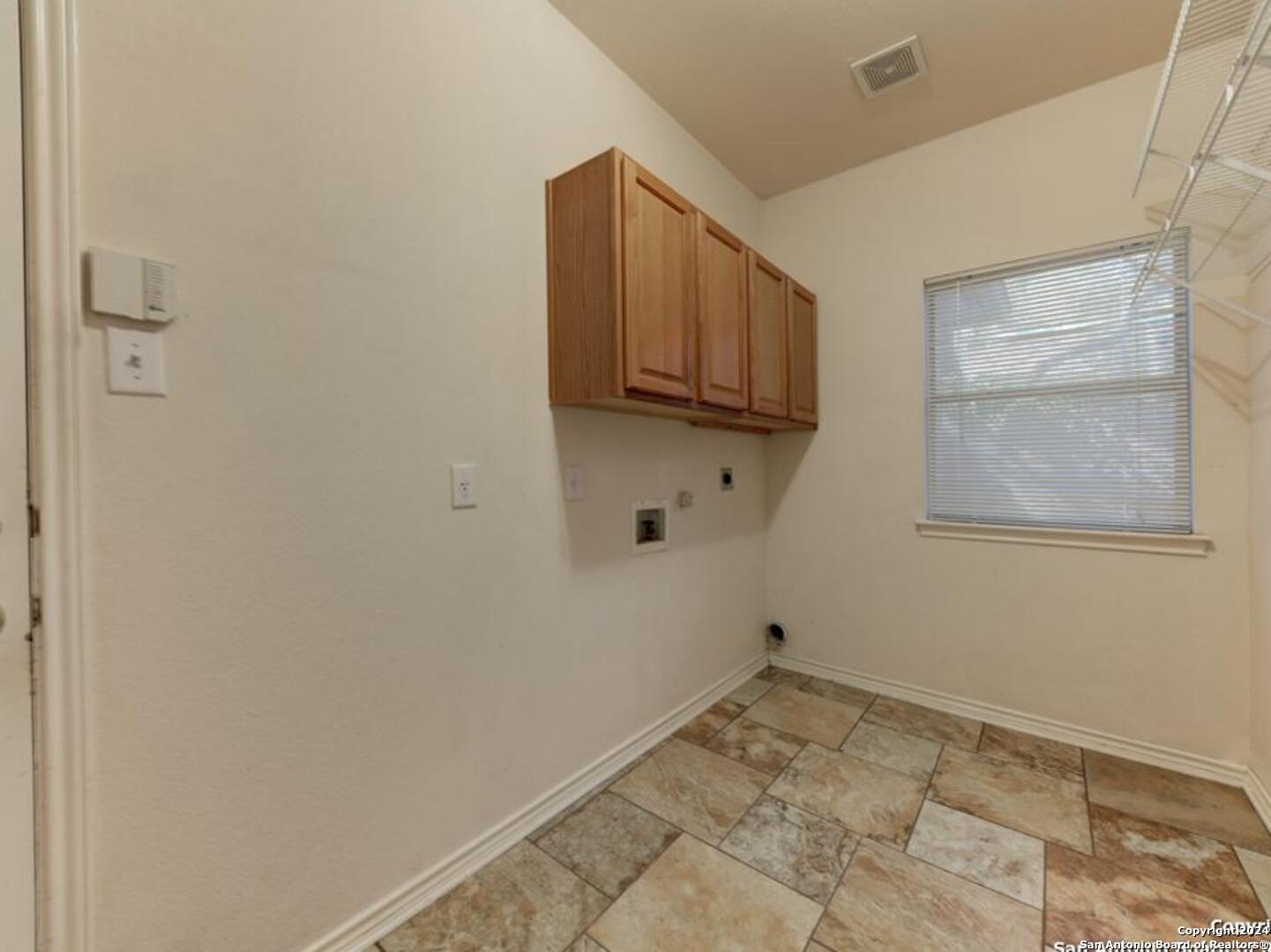 1304 BIRCHWOOD CIR