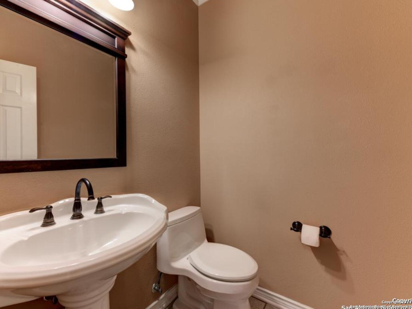 1304 BIRCHWOOD CIR