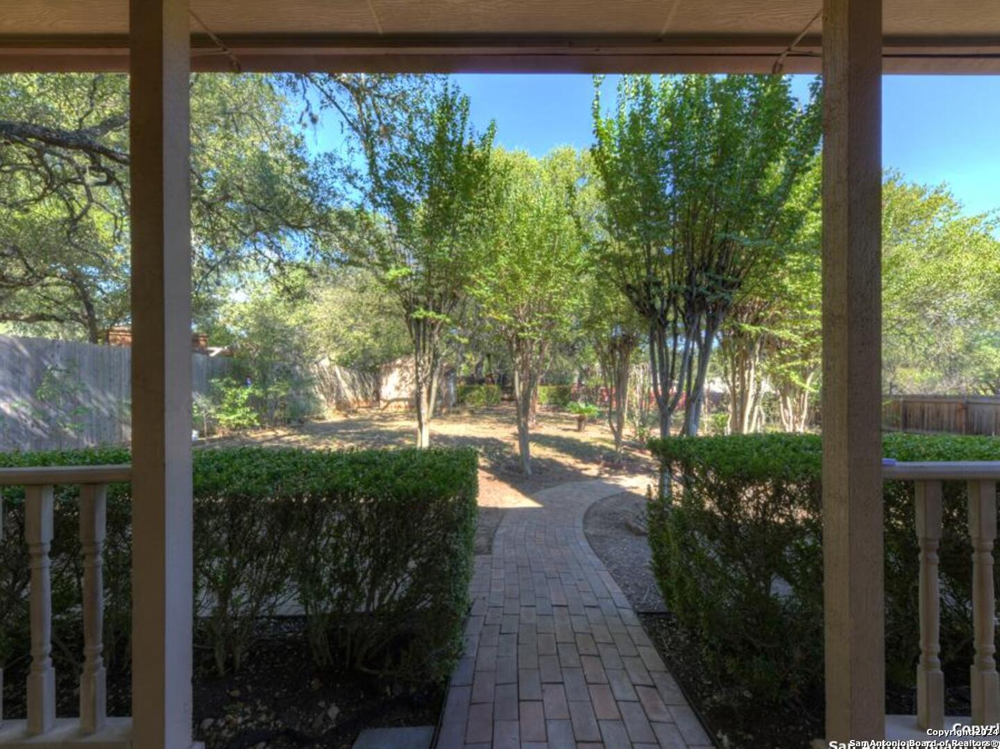 1304 BIRCHWOOD CIR