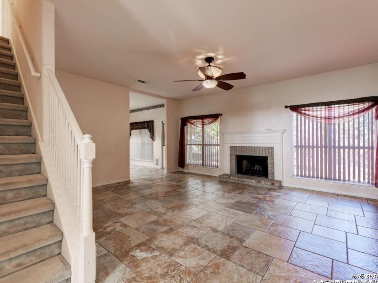1304 BIRCHWOOD CIR