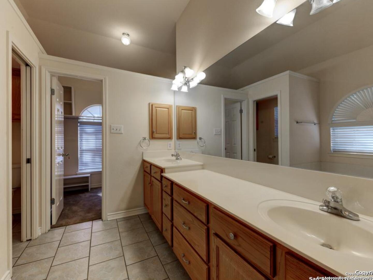 1304 BIRCHWOOD CIR