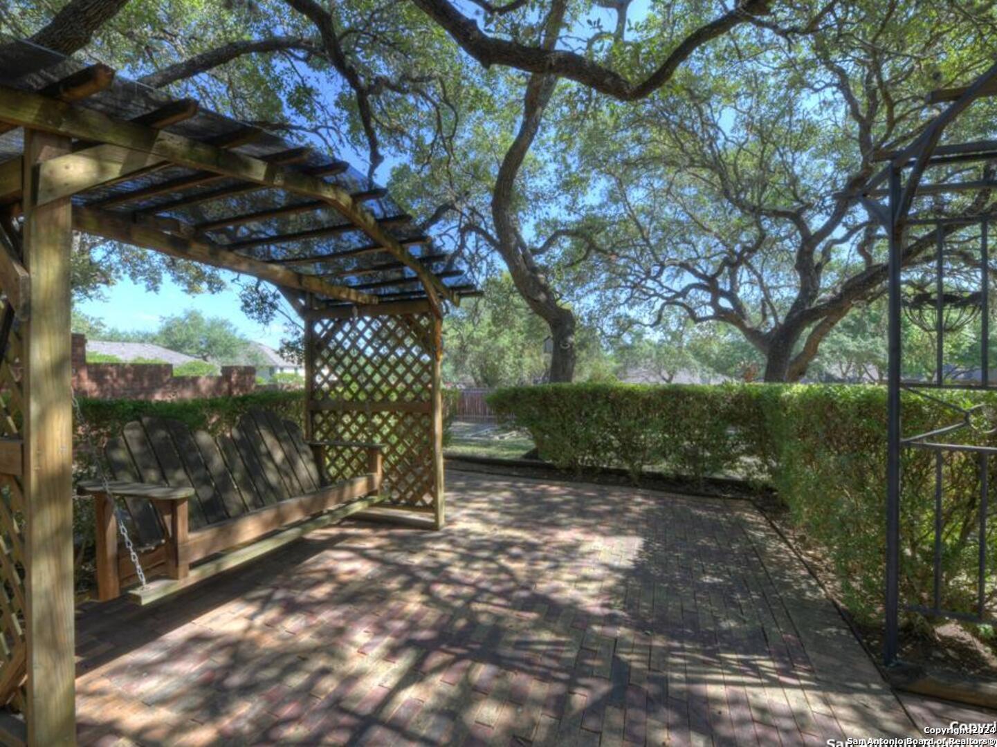 1304 BIRCHWOOD CIR