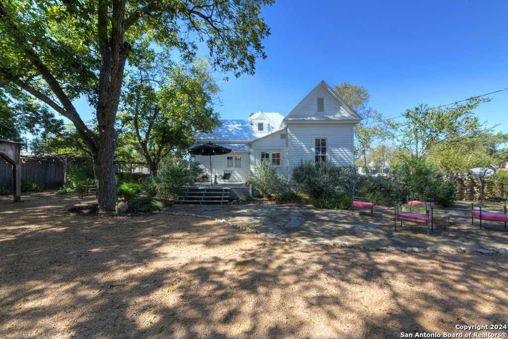 492 E MAIN ST