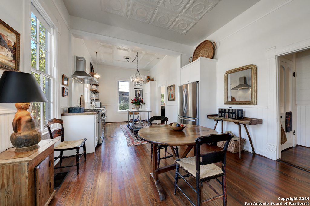 492 E MAIN ST
