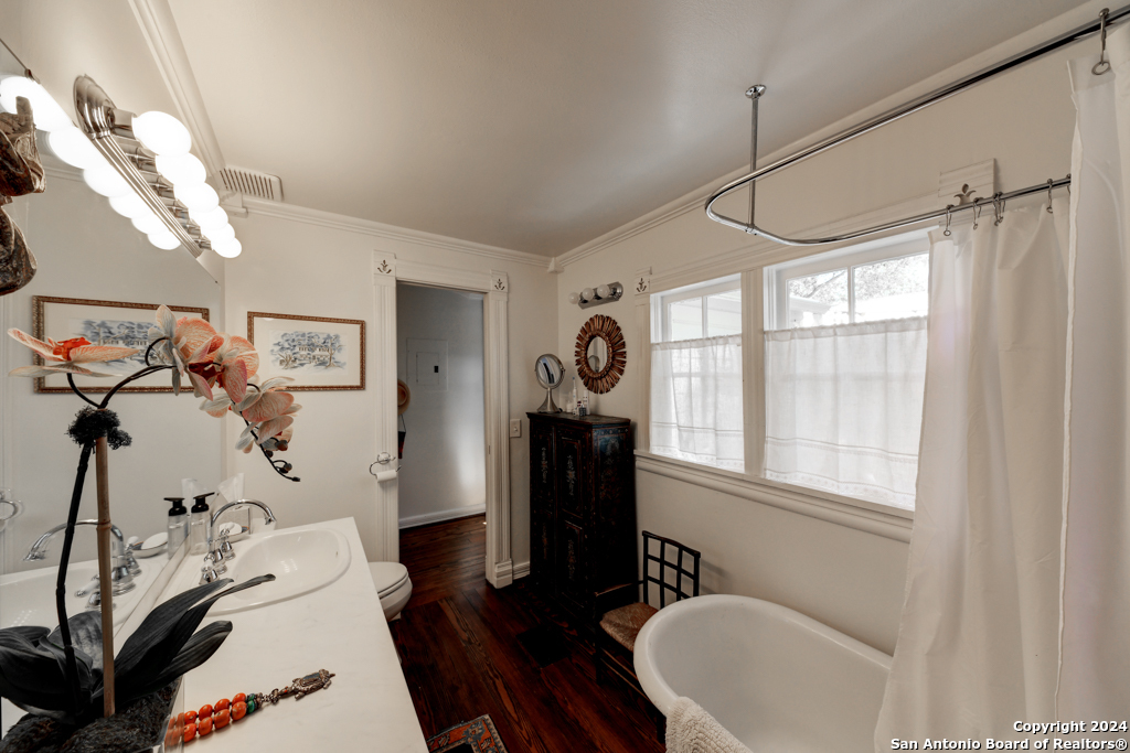 492 E MAIN ST